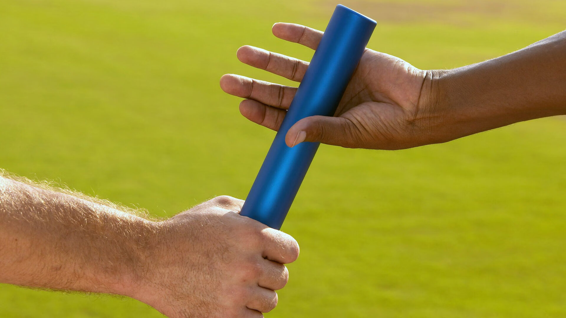 “团队精神:幕后英雄的坚守与执着”,团队精神人物